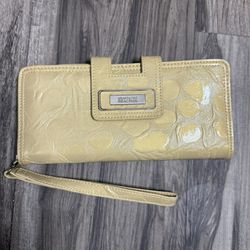 Kenneth Cole Reaction Mustard Wristlet Wallet