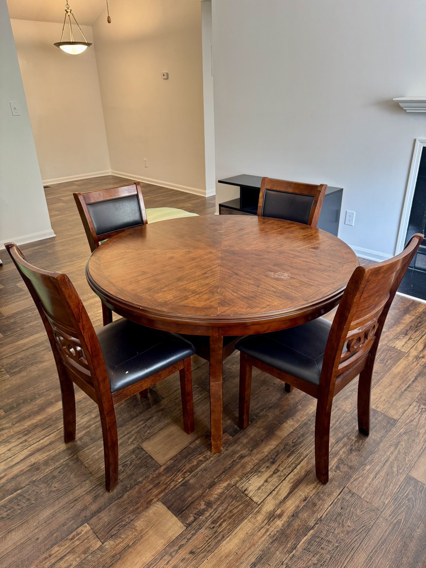 Solid Wood Dinning Table and Chairs