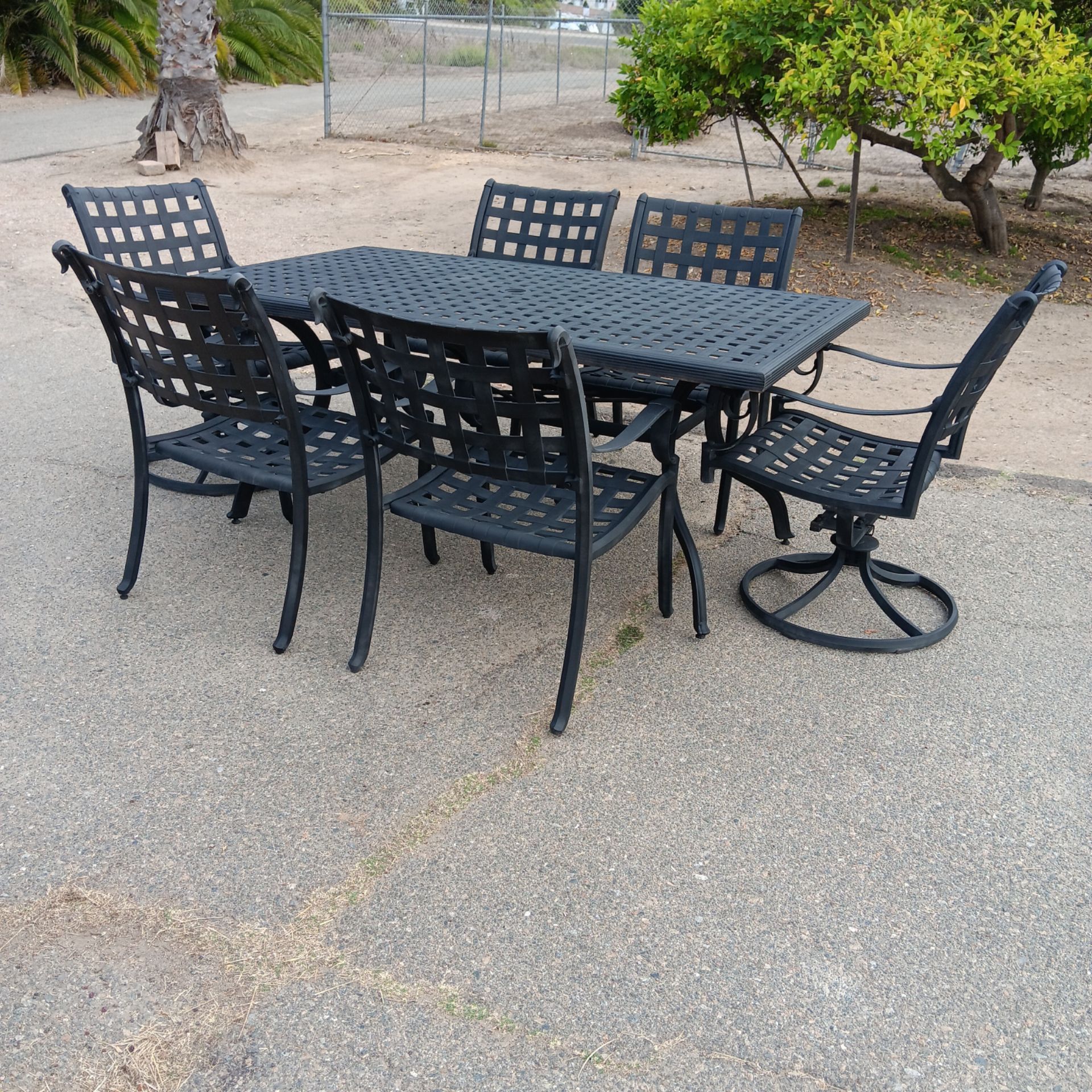 Cast Aluminum Patio Table And 6 Chairs
