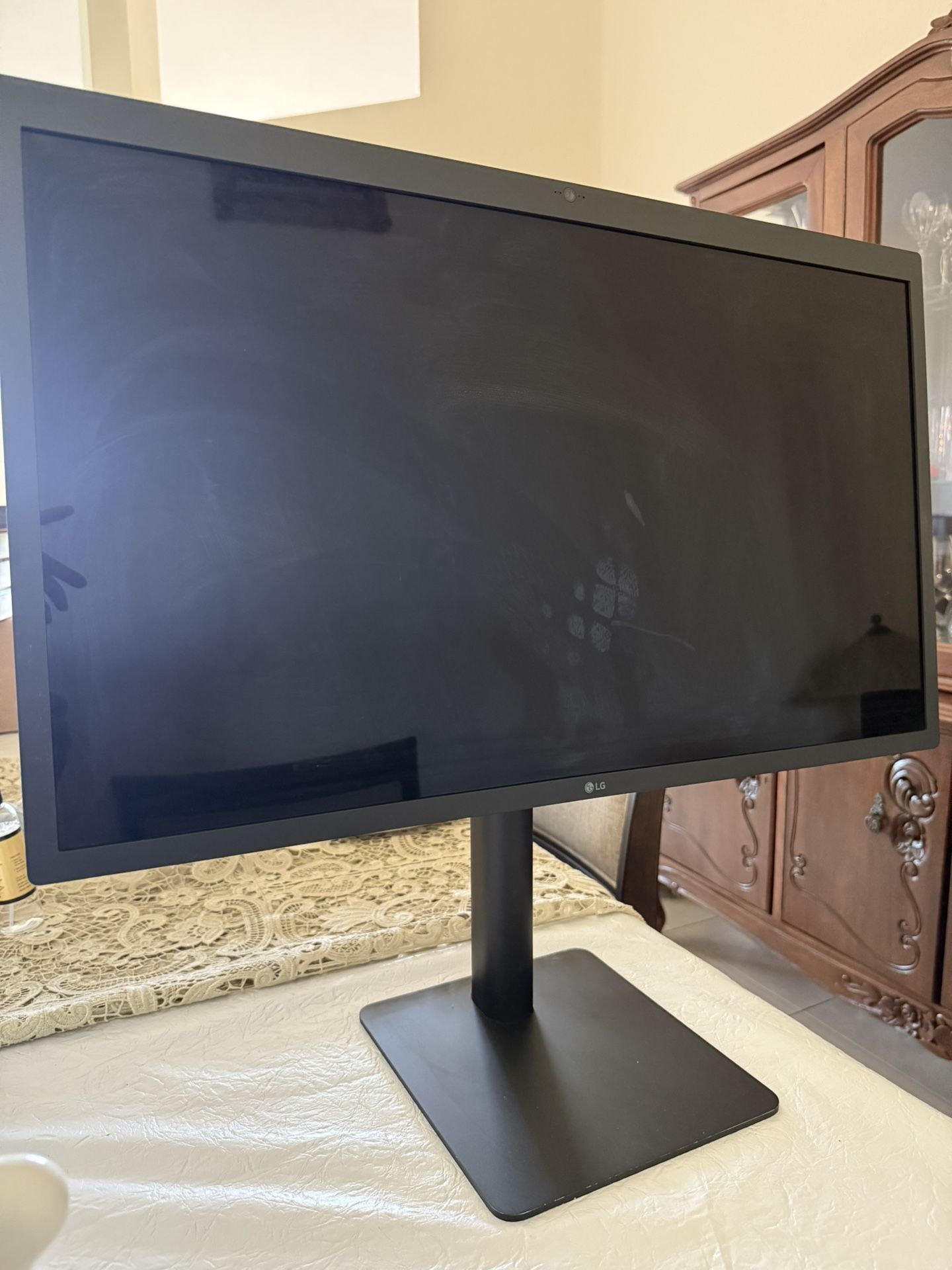 LG UltraFine 5k Monitor 27” - great For Mac