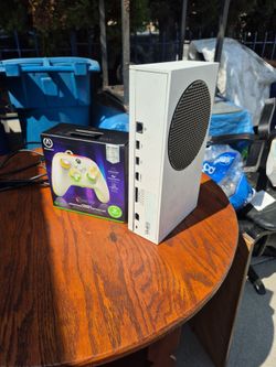 Xbox Series S & Controller