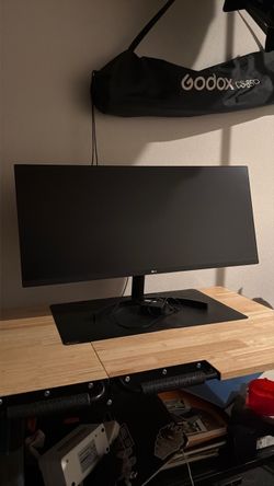 LG 32 in Monitor