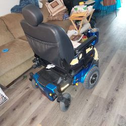 HD Power Wheelchair Quantum 1450  Extra Wide  With Power leg Lift