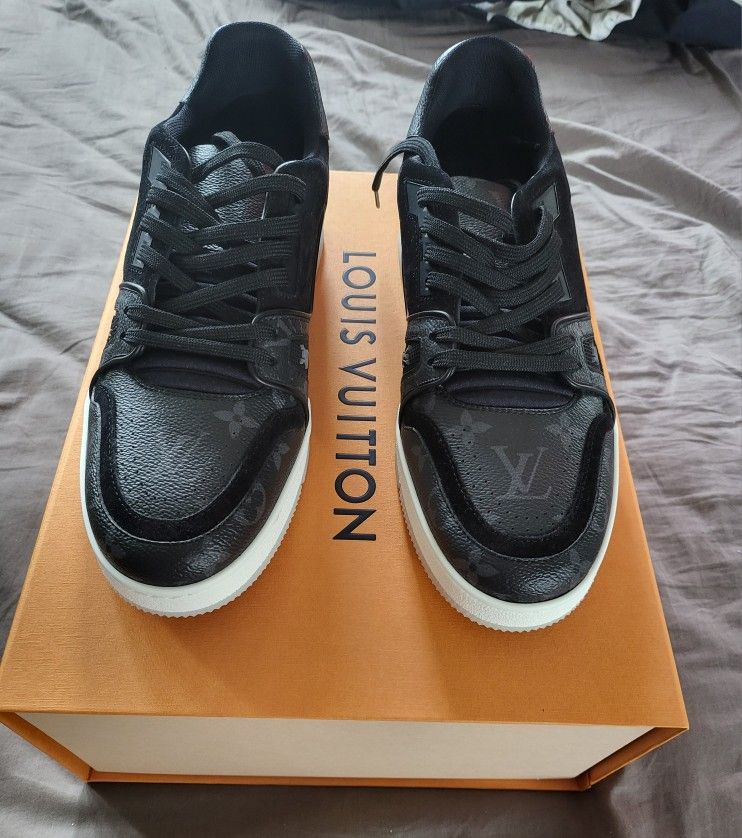 LOUIS VUITTON TRAINER SNEAKER SIZE 9.5 for Sale in Fountain Valley, CA -  OfferUp