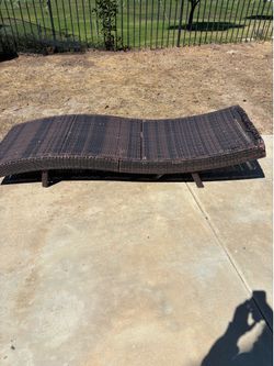 Adjustable tanning chair