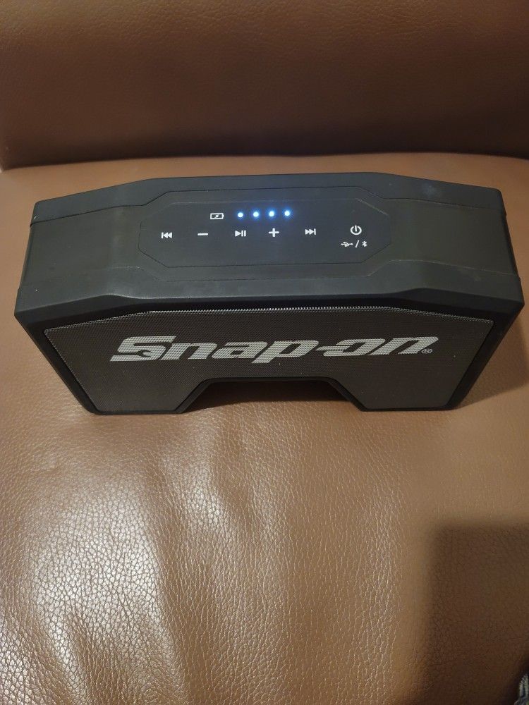 Snap On Bluetooth Speaker Like New With Battery