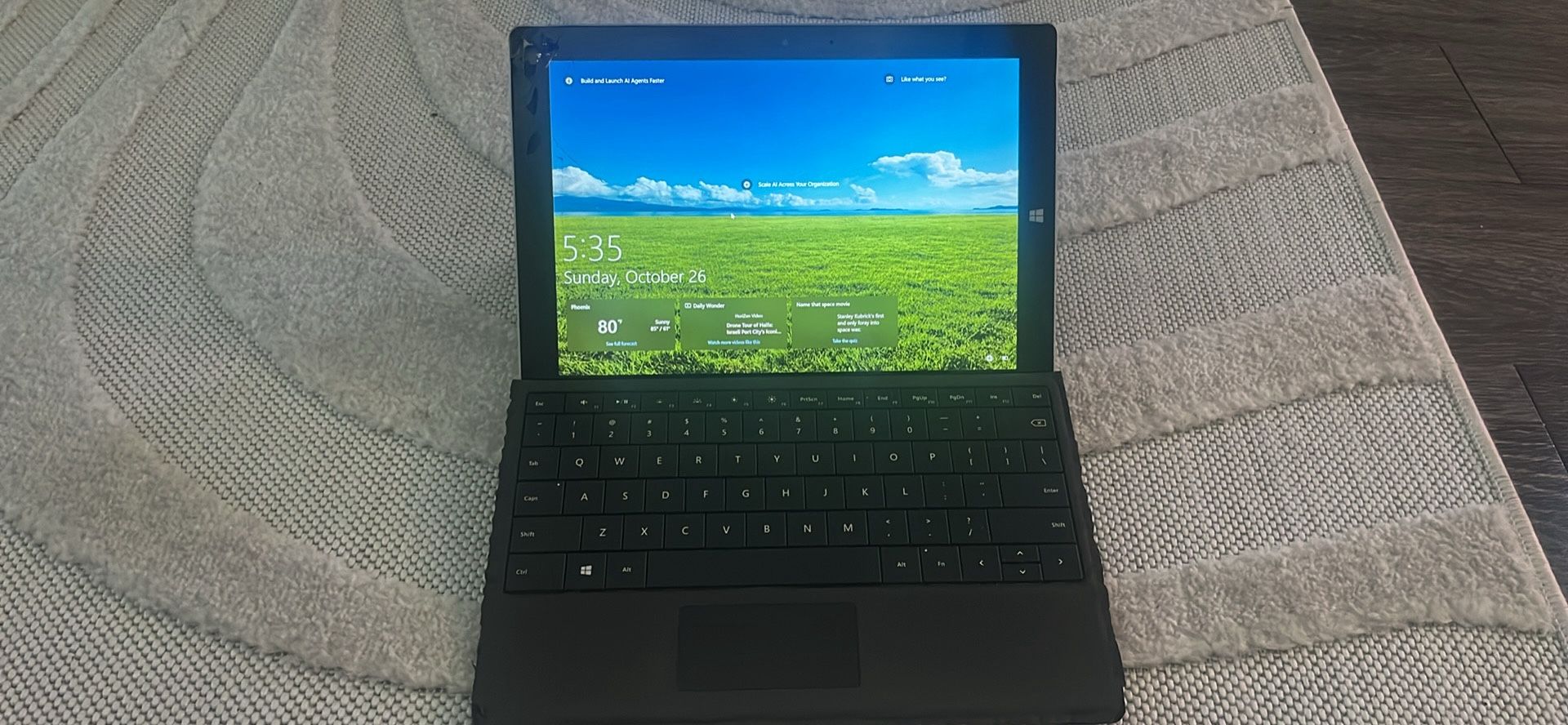 Microsoft Surface (Model 1645) – Works Great! Chipped Screen – Includes Keyboard