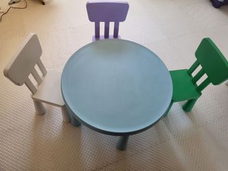 Set of Children 's table