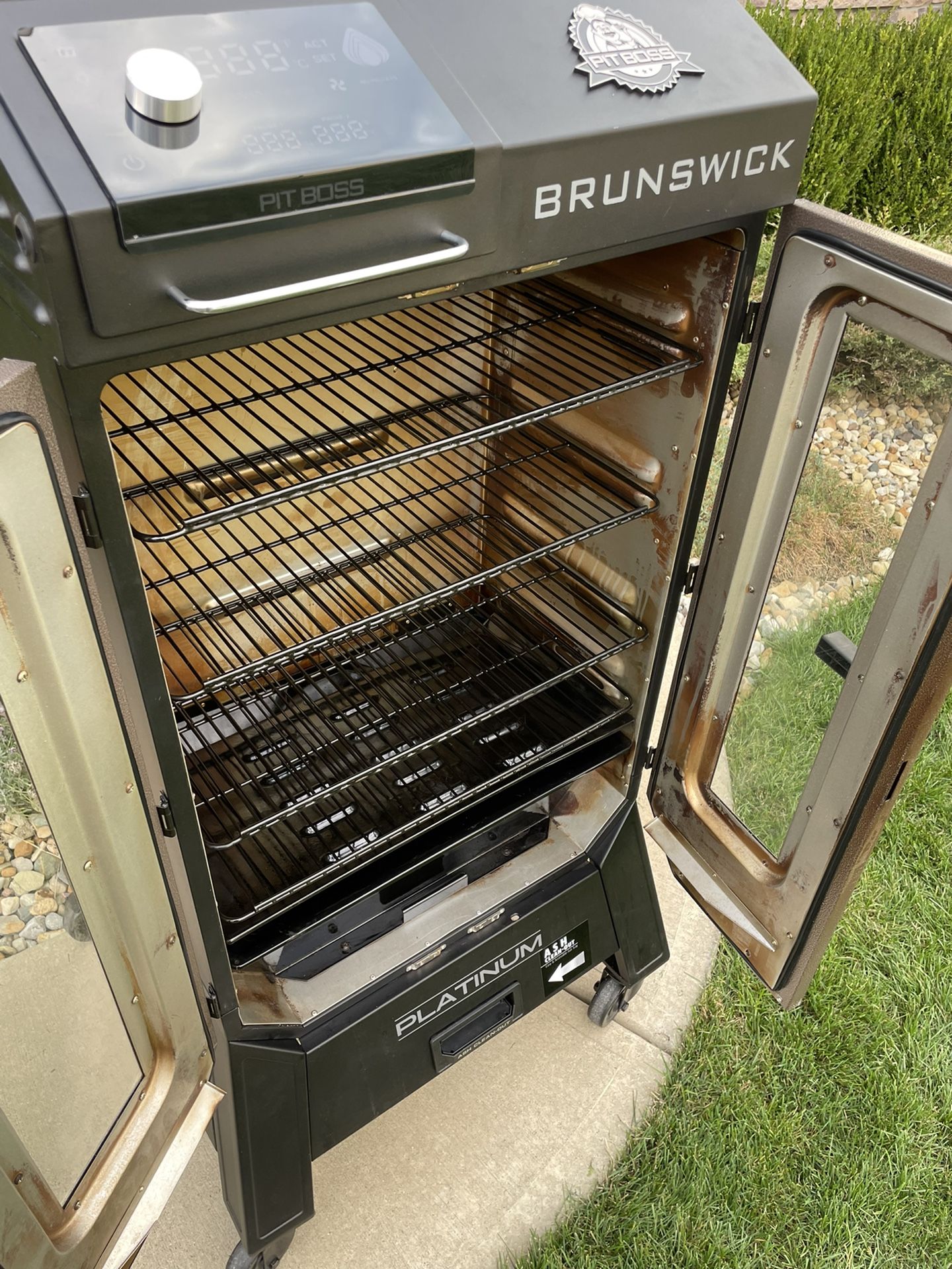 Brunswick Pit boss Platinum Pellet Smoker for Sale in Wadsworth, OH