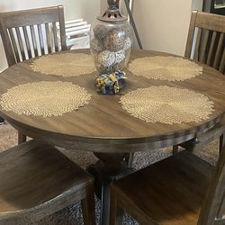 Dinning Table and 4 Chairs