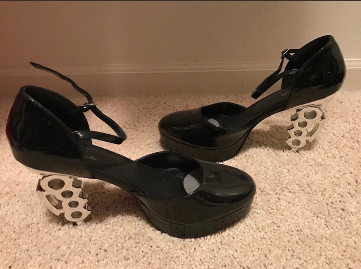 Chrome knuckle heels