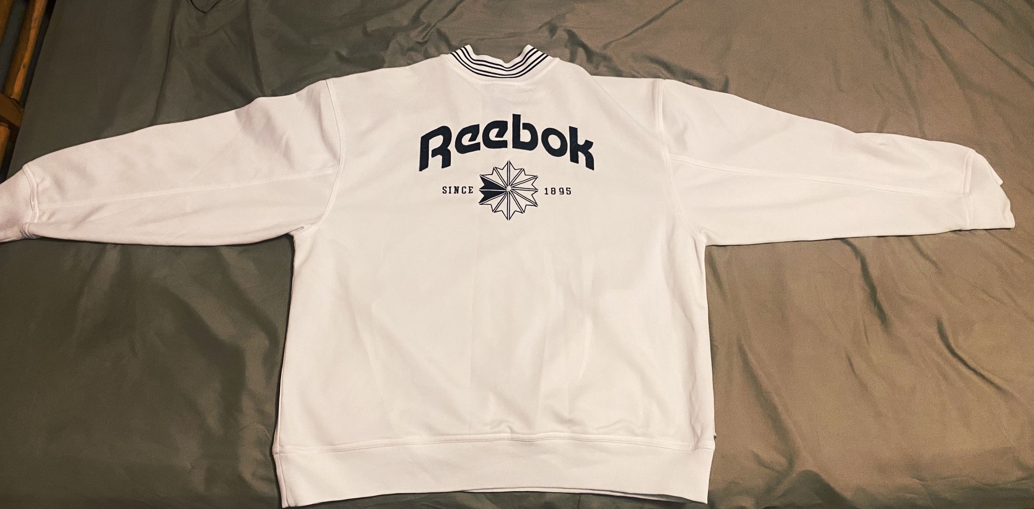 Old School, Reebok Pullover