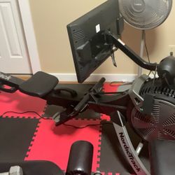 Get Started On That New Year’s Resolution Now!  Near Perfect Rowing Machine. 