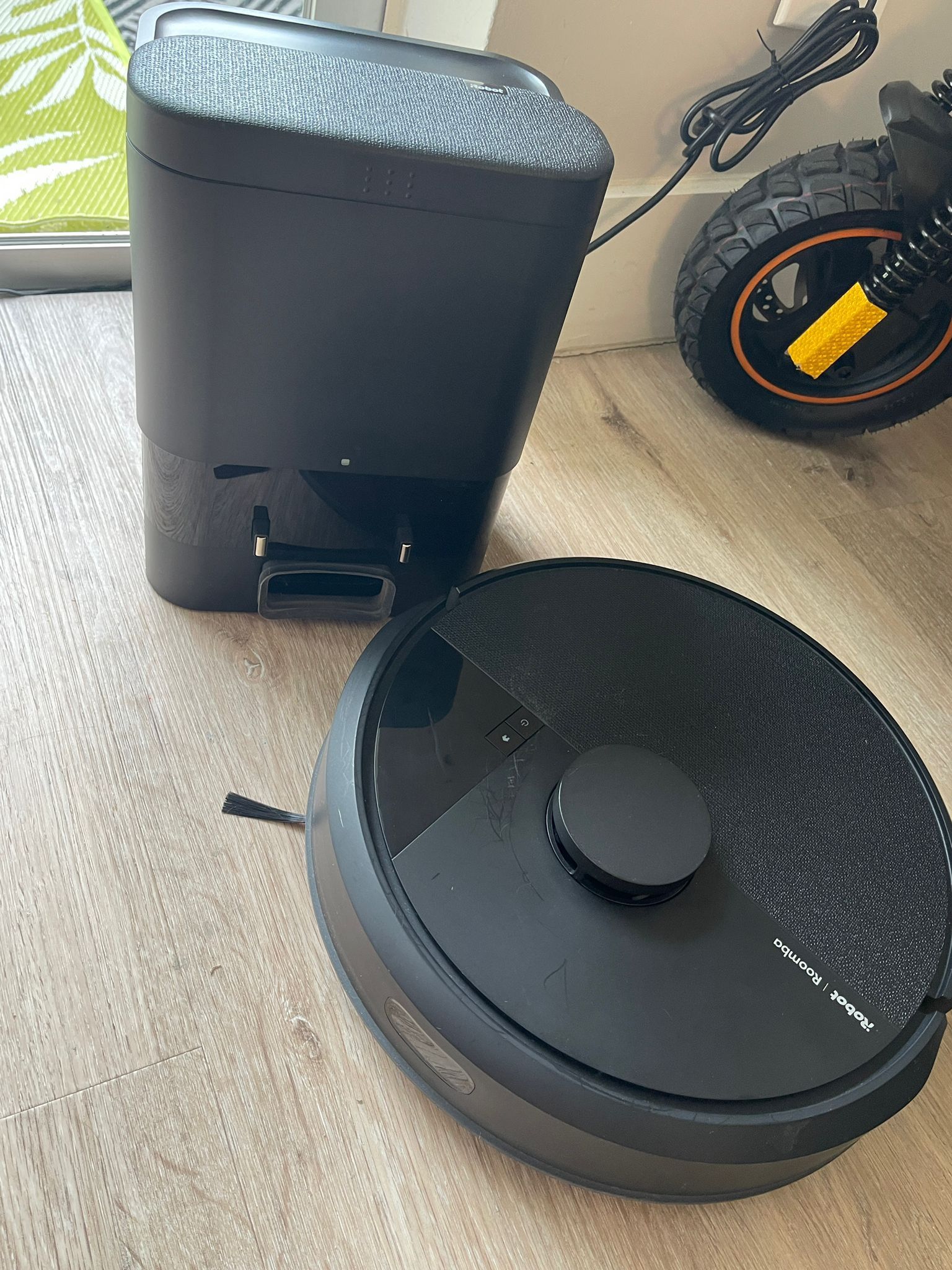ROOMBA 105 COMBO