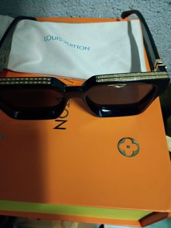 Black sun glasses
