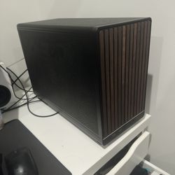 Ryzen 7 7800x3d Rtx 5070 2.5tb SSD  32gb DDR5 Micro ATX 