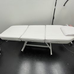 Lash/tattoo Bed