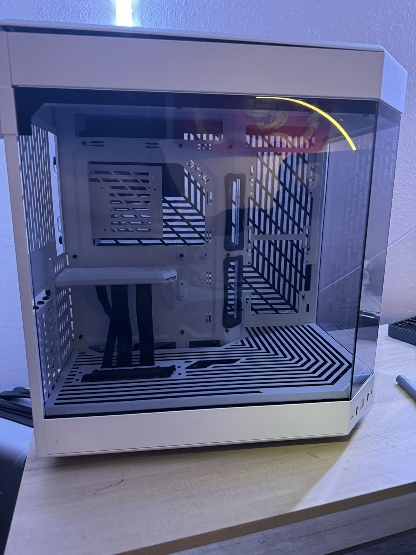 Hyte Y60 Snow White And evga supernova 750 gt PSU