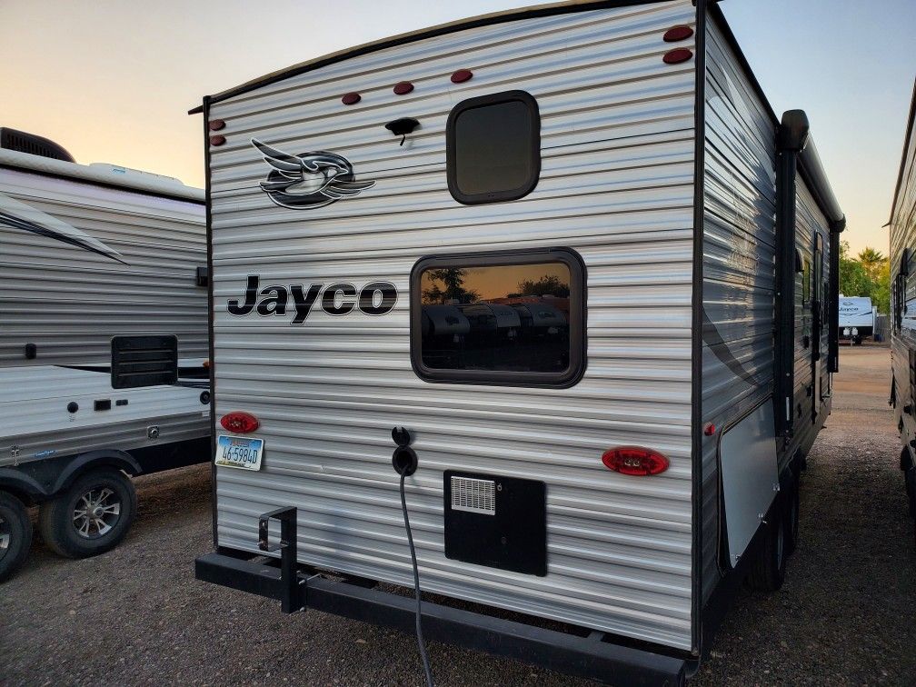 2021 Jayco 26 ft bunkbed trailer oversized bathroom sleeps 8