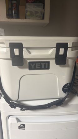 YETI Hard Cooler White with Shoulder Strap