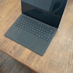Surface Laptop 2 - 13.5”/i7/8GB RAM/256GB SSD