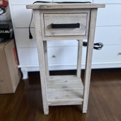 Nightstand With Usb / End table