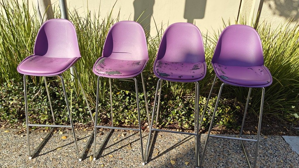 FREE/GRATIS - 4 Purple Bar Stools
