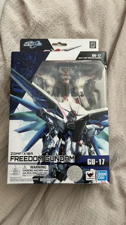 Freedom Gundam Bandai Figure