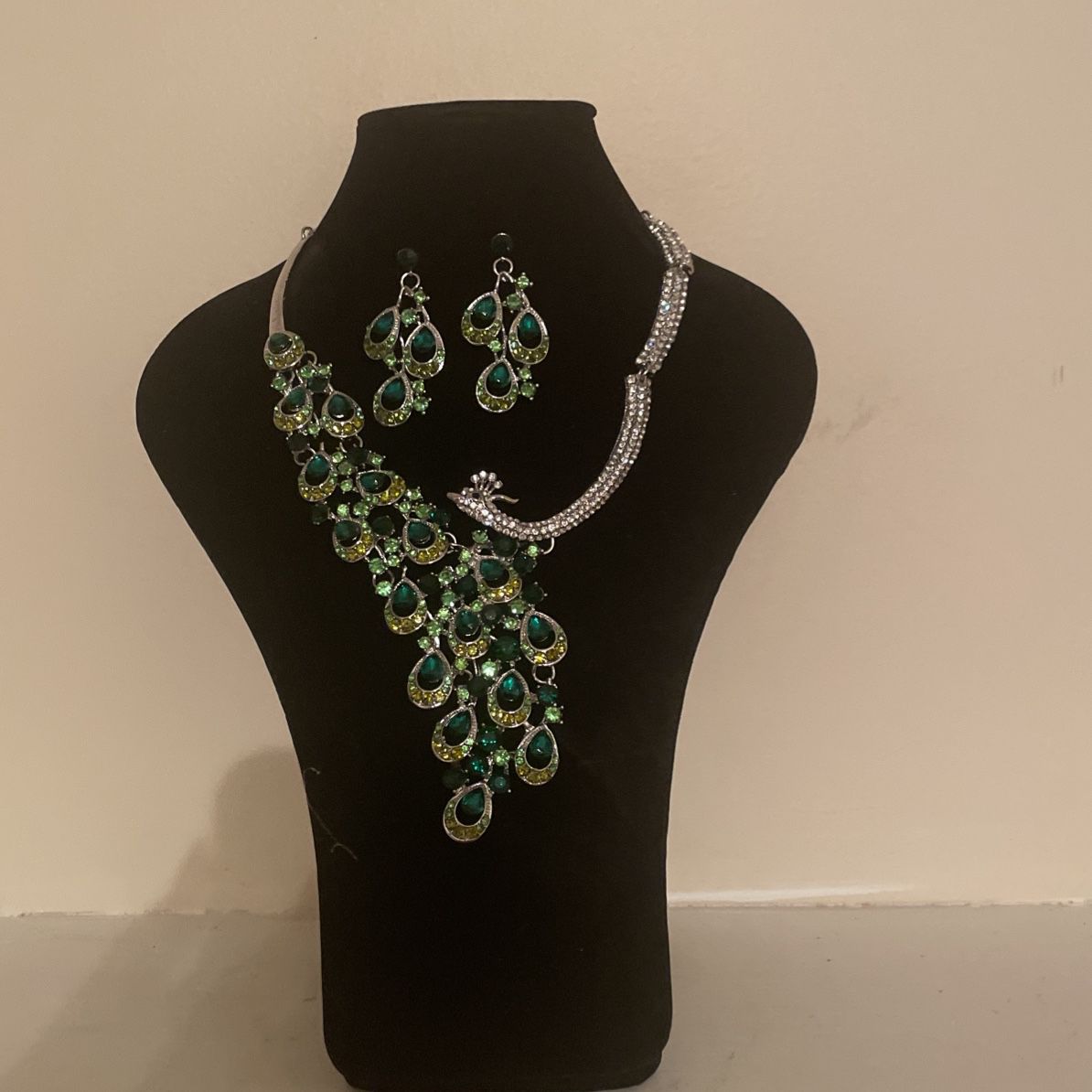 Ella & Elly Green And Silver Necklaces Set