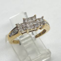 Ladies Ring  With Diamond 