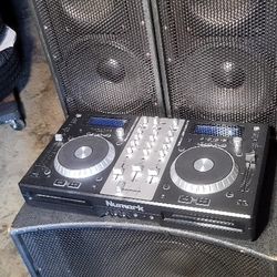 Dj en venta en buenas condiciones trae sus cables mixer con CD player