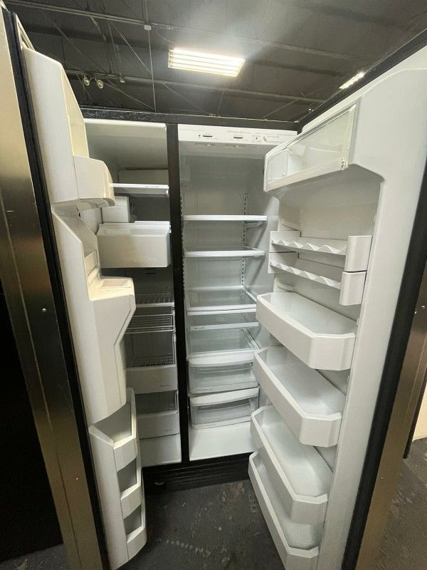 Refrigerator Kenmore 36 Inch Wide Great Condition for Sale in Hialeah