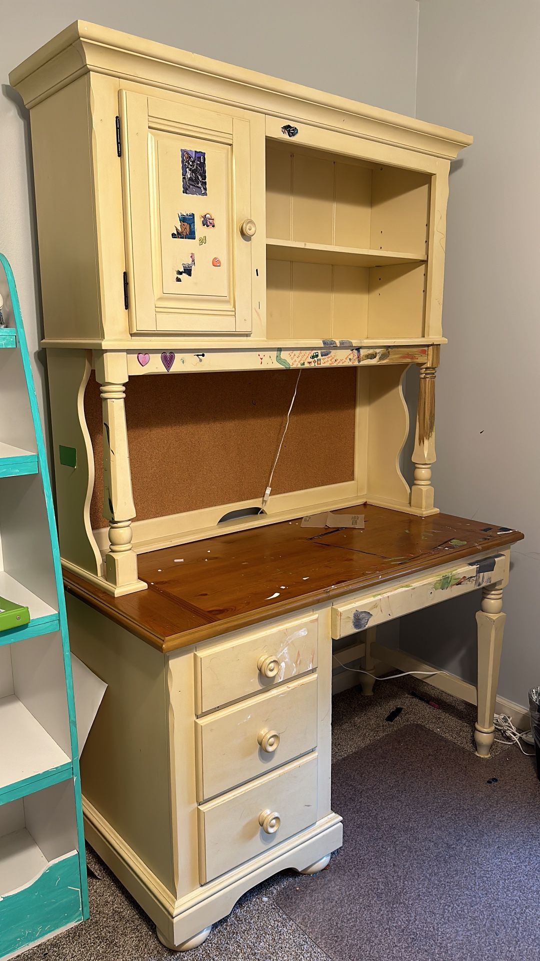 Students Off White Desk And Hutch