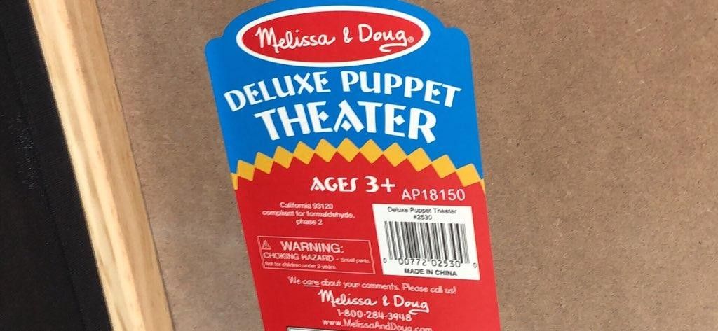 DELUXE PUPPET THEATER AND 3 PUPPETS