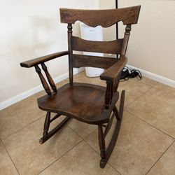 traditional solid wood rocking chair Colonial / Early American 