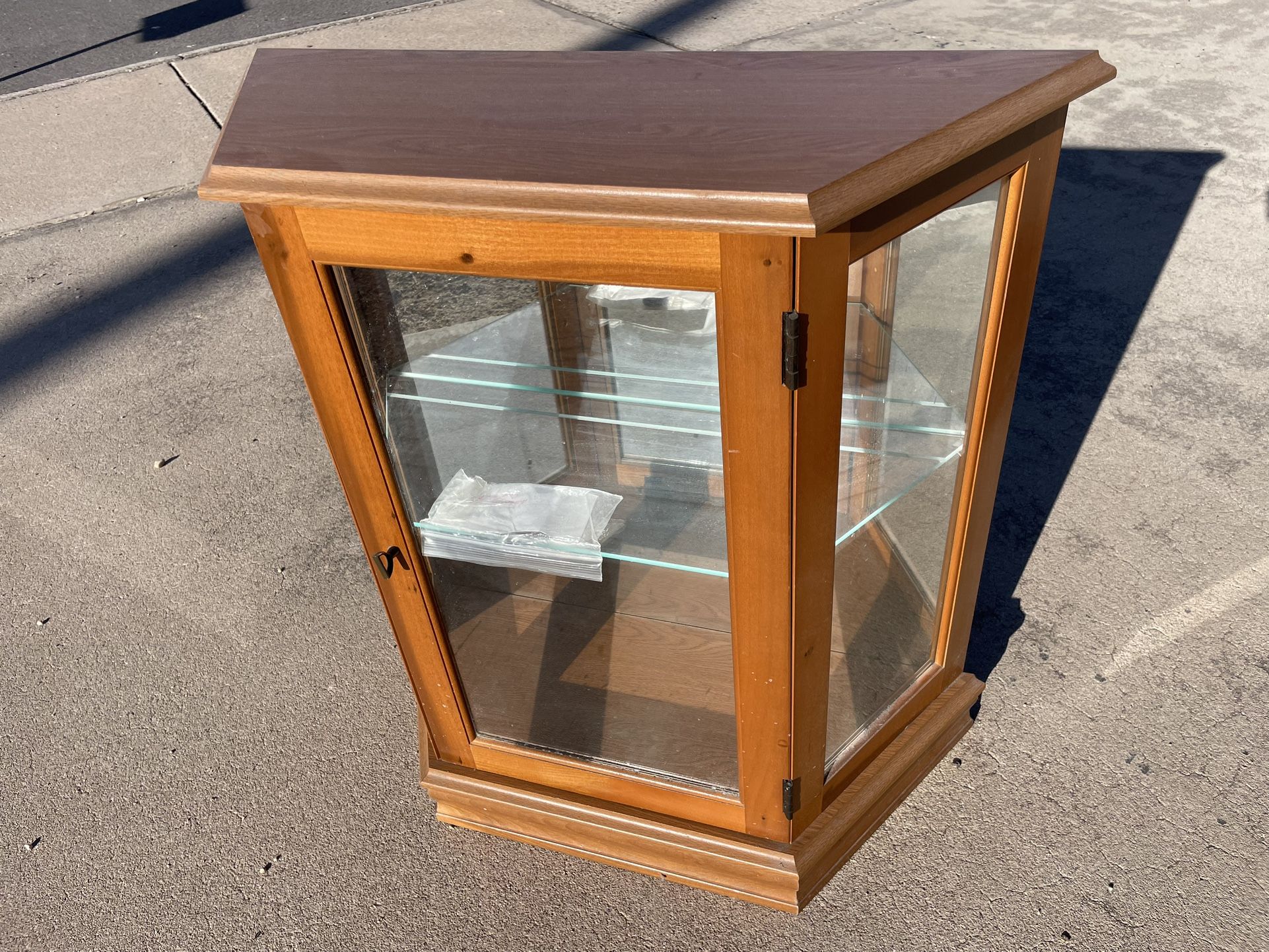 Cabinet, Curio