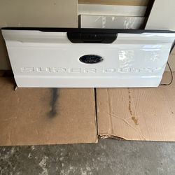 21-26 Superduty Tailgate OE Ford like new ITake Off OEM White F-150 see pictures some cosmetic scratches. 