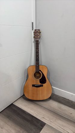 Yamaha guitar