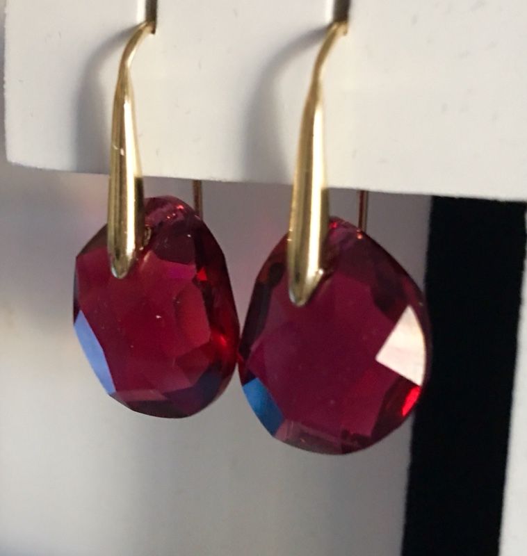 Swarovski red crystal with yellow gold galet earrings