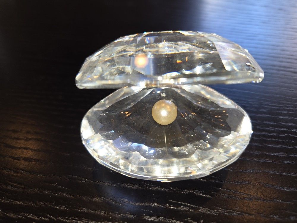 Retired Swarovski Crystal Clam Shell Oyster with Pearl Figurine Gorgeous