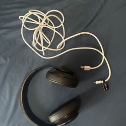 Beats Studio 3 w/ Charger