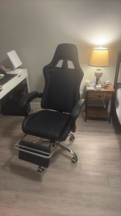 Black Gaming Chair with Footrest