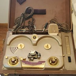 Vintage Revere Reel to Reel TC-200 Tube Type Portable Radio/Tape Recorder/Player!