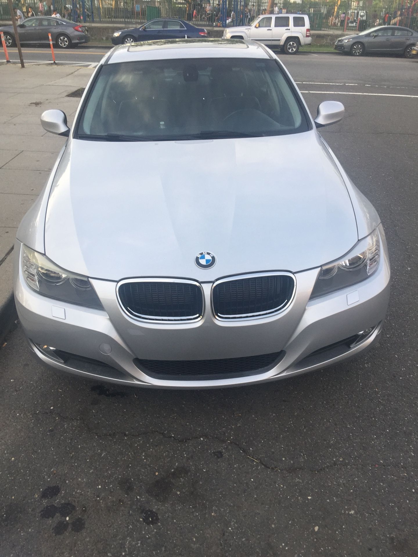 Like new!! 2011 bmw 328xi xdrive all wheel drive