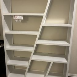 FREESTANDING BOOKSHELF
