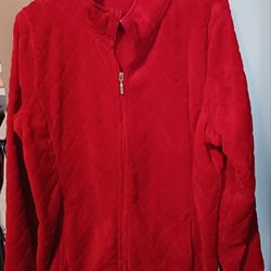 WOMEN'S BASIC EDITIONS BRAND RED FLEECE JACKET, SIZE XL, NO STAINS OR DISCOLORATIONS 