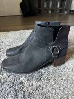 Lucky Zip Up Boots