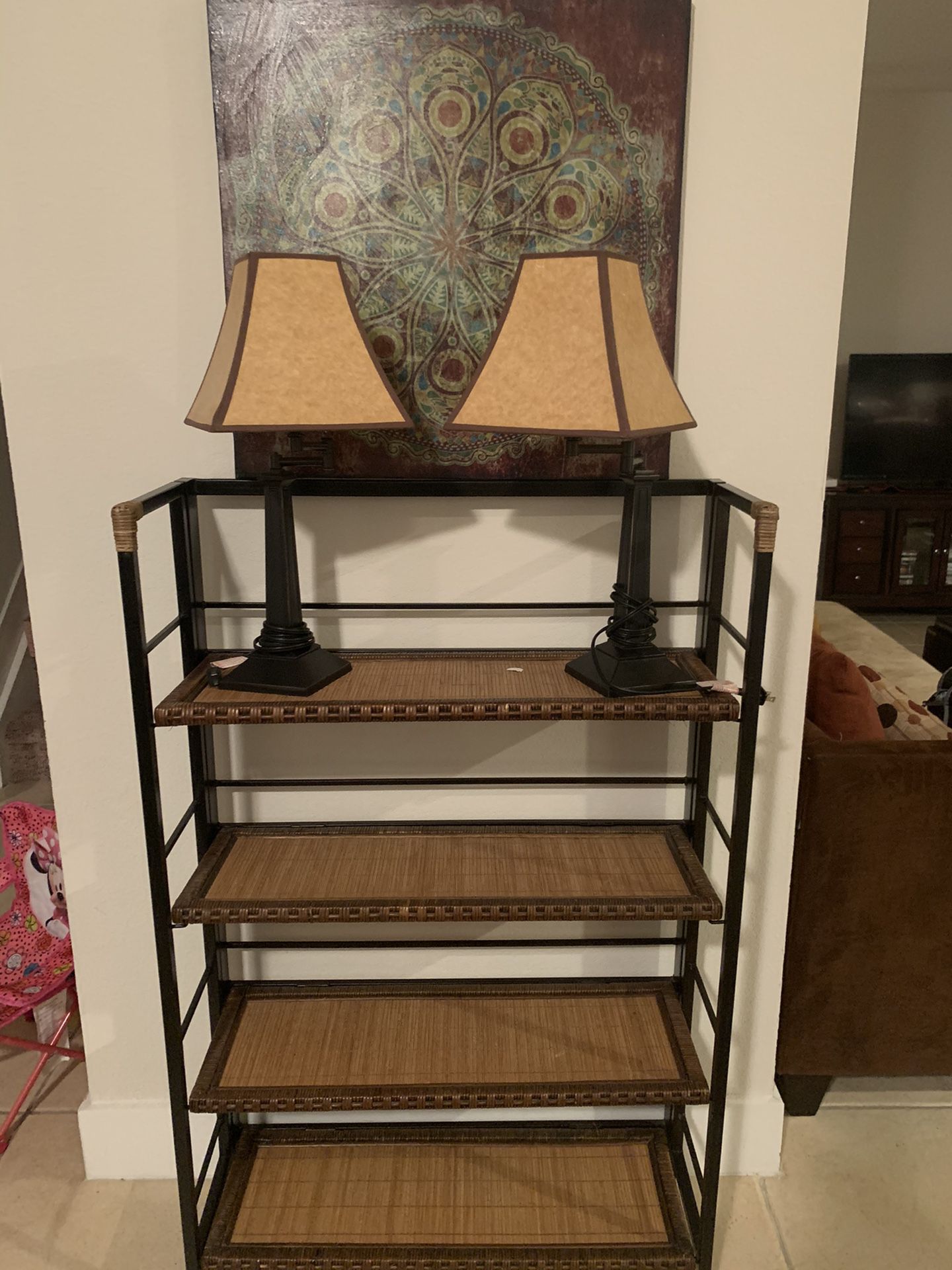 Shelf with 4 tiers, small matching trunk, 2 lamps and picture