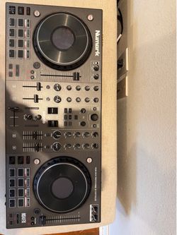 Numark Serato DJ controller