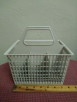 Dishwasher silverware basket